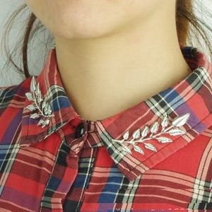 🎉3/$10🎉Set of 2 Silver Collar Leaf Brooches